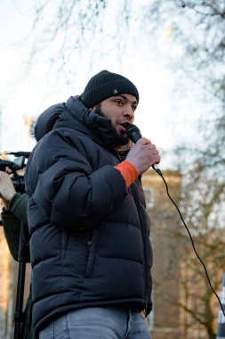 Protestocular toplamak dış Downing Street, London, Büyük Britanya