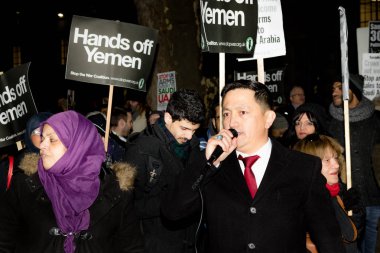 Protestocular toplamak dış Downing Street, London, Büyük Britanya