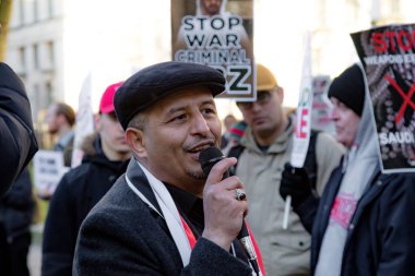 Protestocular toplamak dış Downing Street, London, Büyük Britanya