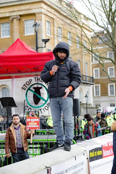 Protestocular toplamak dış Downing Street, London, Büyük Britanya