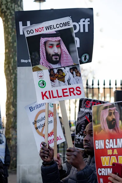 Manifestantes se reúnen frente a Downing Street, Londres, Reino Unido —  Fotos de Stock