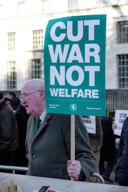 Protestocular toplamak dış Downing Street, London, Büyük Britanya