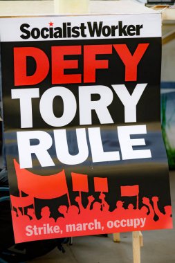 Protestocular toplamak dış Downing Street, London, Büyük Britanya