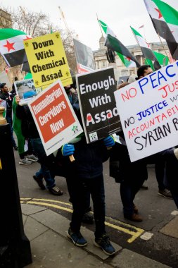Suriye Cumhurbaşkanı Esad protestocular Londra'nın merkezinde Mart.