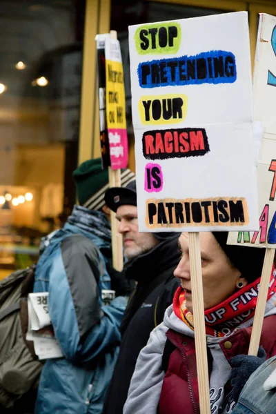 The Stand Up to Racism marche à travers le centre de Londres — Photo