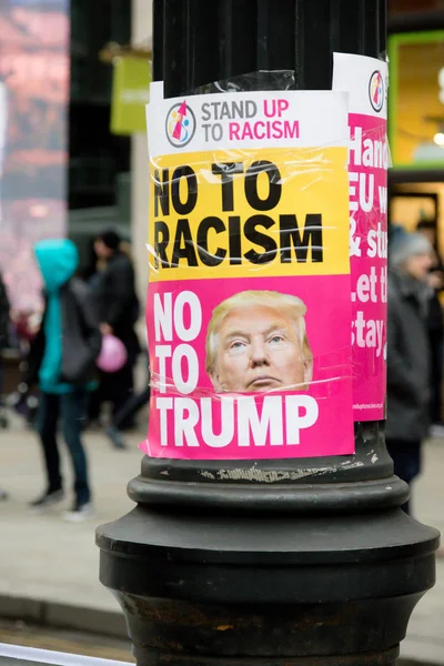 A marcha de Stand Up to Racism através do centro de Londres — Fotografia de Stock