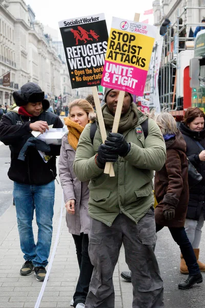ロンドン中心部を行進する人種差別に 4,020 — ストック写真