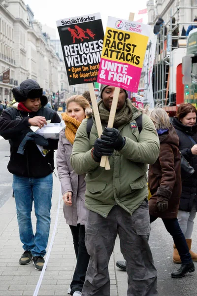 Marcha contra el racismo en el centro de Londres —  Fotos de Stock