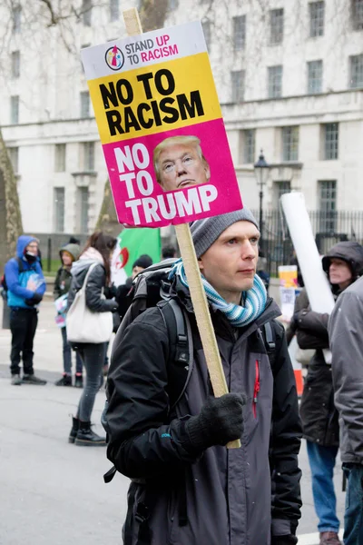 Marcha contra el racismo en el centro de Londres — Foto de Stock