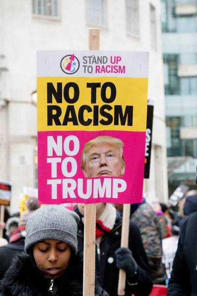 A marcha de Stand Up to Racism através do centro de Londres — Fotografia de Stock