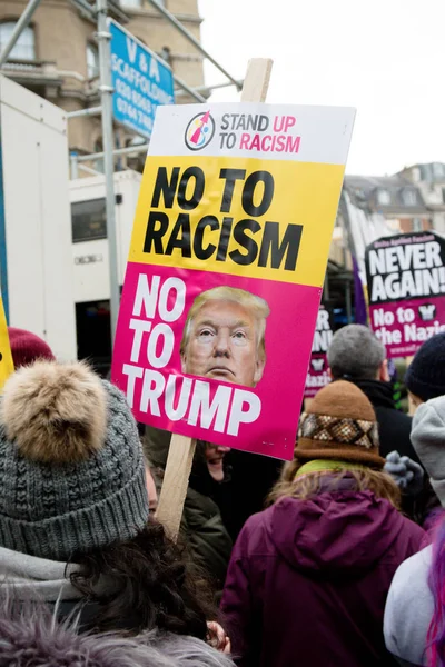 На Stand Up до расизму крокують центром Лондона — стокове фото