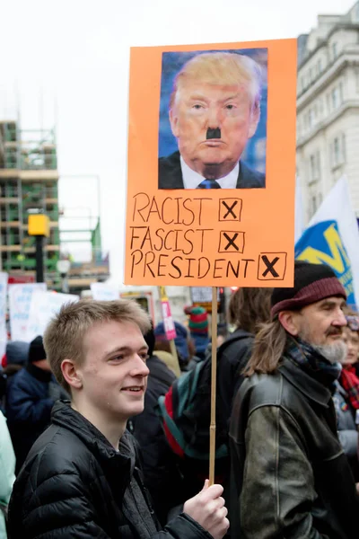 反对种族主义游行通过伦敦市中心 — 图库照片