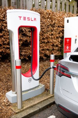 Tesla supercharger'lar Green Park okuma