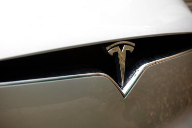 Tesla supercharger'lar Green Park okuma