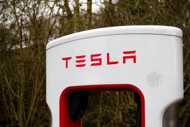 Tesla supercharger'lar Green Park okuma