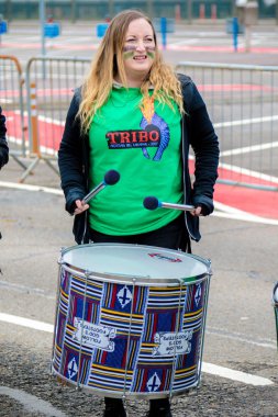 Protestocular ana kapının dışında Awe, Aldermaston toplamak. 
