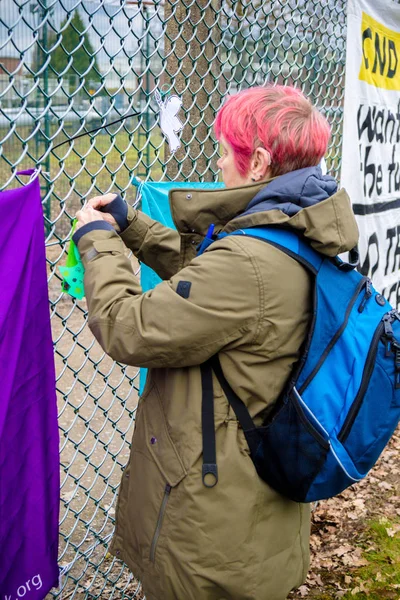 Protestocular ana kapının dışında Awe, Aldermaston toplamak. — Stok fotoğraf