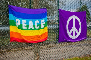 Protestocular ana kapının dışında Awe, Aldermaston toplamak. 