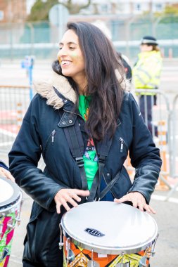 Protestocular ana kapının dışında Awe, Aldermaston toplamak. 