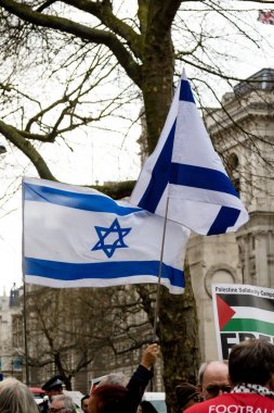 Downing Street dışında merkezi Londra'da Protestocular