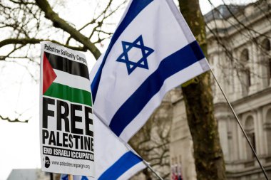 Downing Street dışında merkezi Londra'da Protestocular