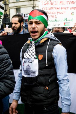 Downing Street dışında merkezi Londra'da Protestocular
