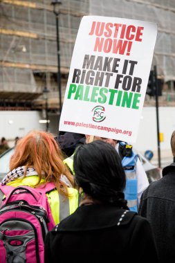 Downing Street dışında merkezi Londra'da Protestocular