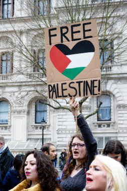 Downing Street dışında merkezi Londra'da Protestocular