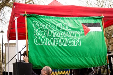 Downing Street dışında merkezi Londra'da Protestocular