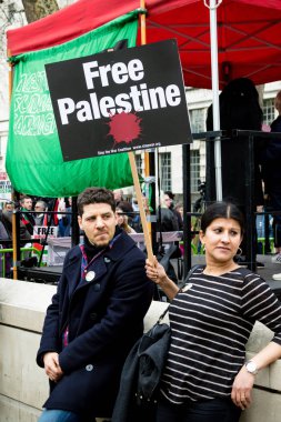 Downing Street dışında merkezi Londra'da Protestocular