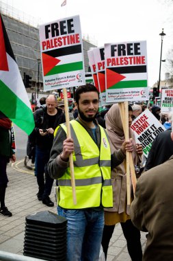 Downing Street dışında merkezi Londra'da Protestocular