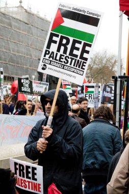 Downing Street dışında merkezi Londra'da Protestocular