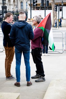 Downing Street dışında merkezi Londra'da Protestocular