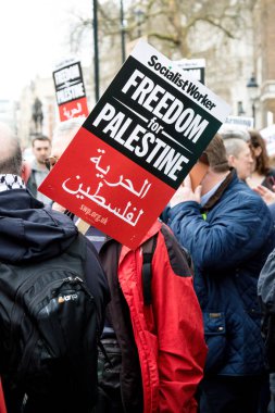 Downing Street dışında merkezi Londra'da Protestocular
