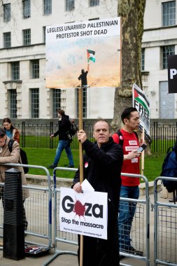 Downing Street dışında merkezi Londra'da Protestocular