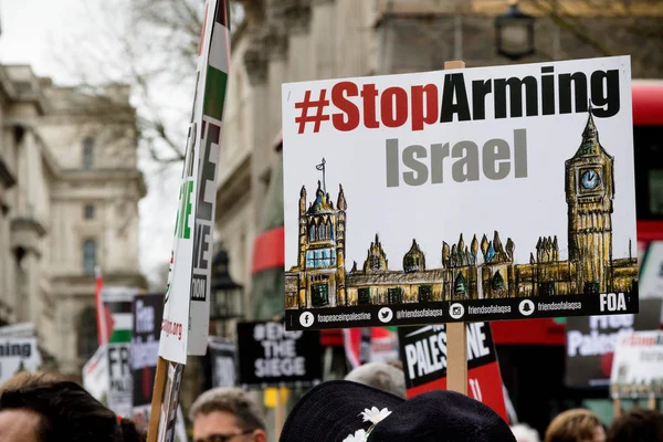 Protestantes no centro de Londres fora de Downing Street — Fotografia de Stock