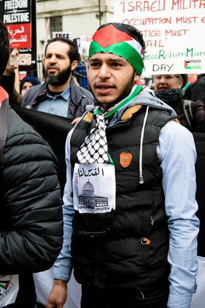 Manifestantes en el centro de Londres fuera de Downing Street — Foto de Stock