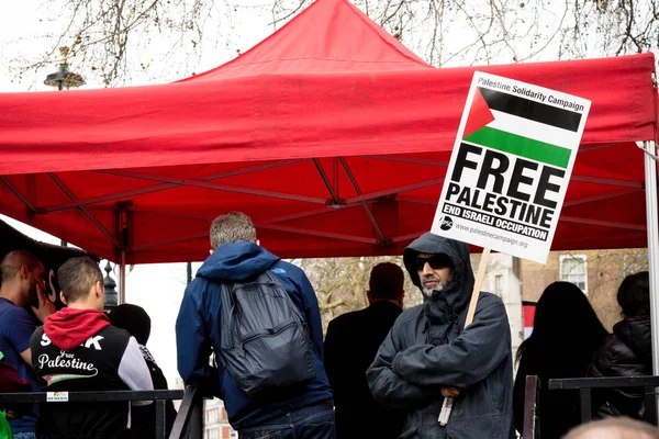 Manifestantes en el centro de Londres fuera de Downing Street — Foto de Stock