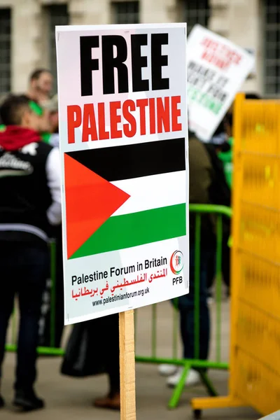 Protestantes no centro de Londres fora de Downing Street — Fotografia de Stock