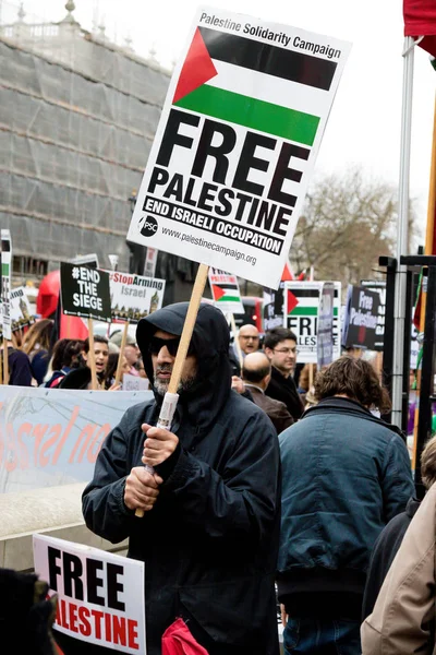 Manifestantes en el centro de Londres fuera de Downing Street — Foto de Stock