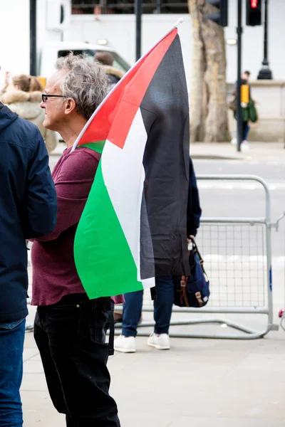 Manifestantes en el centro de Londres fuera de Downing Street — Foto de Stock