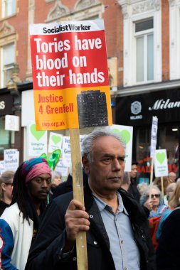 Grenfell kulede Kensington ve Chelsea için sessiz yürüyüşü