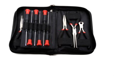 Beyaz arkaplanda izole edilmiş küçük bir araç takımı