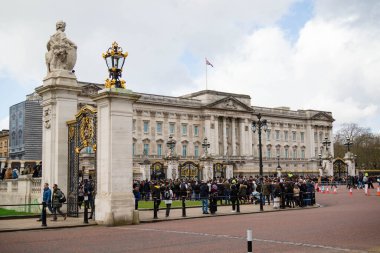 Londra, Birleşik Krallık, 8 Mart 2020 Buckingham Sarayı manzarası İngiliz Hükümdarının Londra 'daki evi.