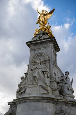 Londra, Birleşik Krallık, 8 Mart 2020 Buckingham Sarayı dışındaki Kraliçe Victoria Anıtı.