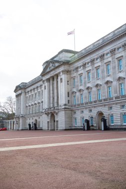Londra, Birleşik Krallık, 8 Mart 2020 Buckingham Sarayı manzarası İngiliz Hükümdarının Londra 'daki evi.