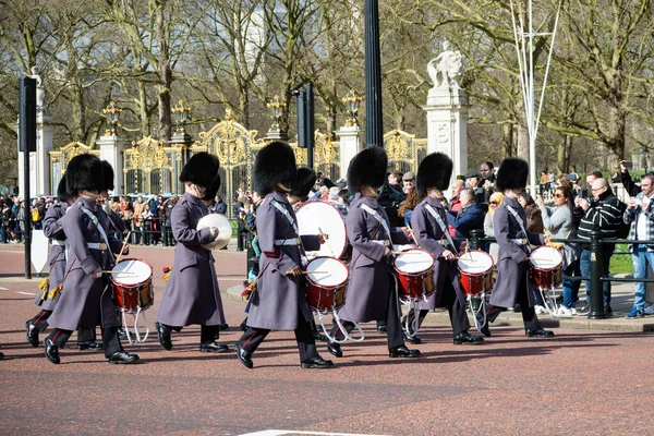 London Egyesült Királyság 2020 Március British Soldiers March Mall Buckingham — Stock Fotó