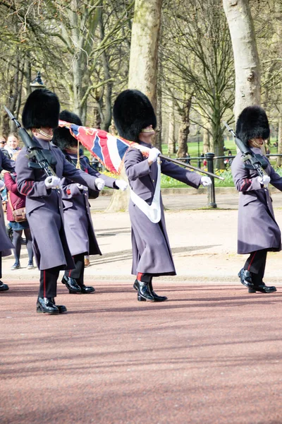 Londen Verenigd Koninkrijk Maart 2020 British Soldiers March Mall Buckingham — Stockfoto
