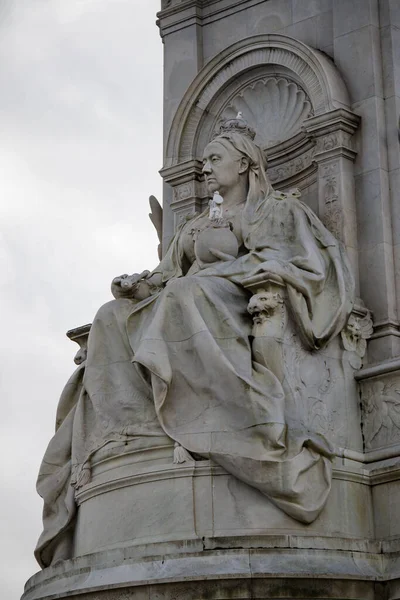 Londra, Birleşik Krallık, 8 Mart 2020 Buckingham Sarayı dışındaki Kraliçe Victoria Anıtı.