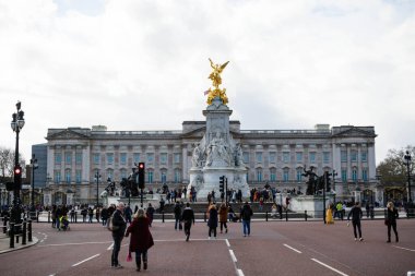 Londra, Birleşik Krallık, 8 Mart 2020 Buckingham Sarayı manzarası İngiliz Hükümdarının Londra 'daki evi.